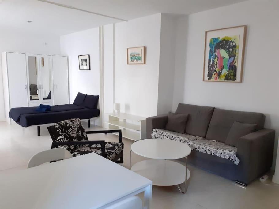Cosy Flat / Literally At The Foot Of Alhambra Apartment Гранада Екстериор снимка